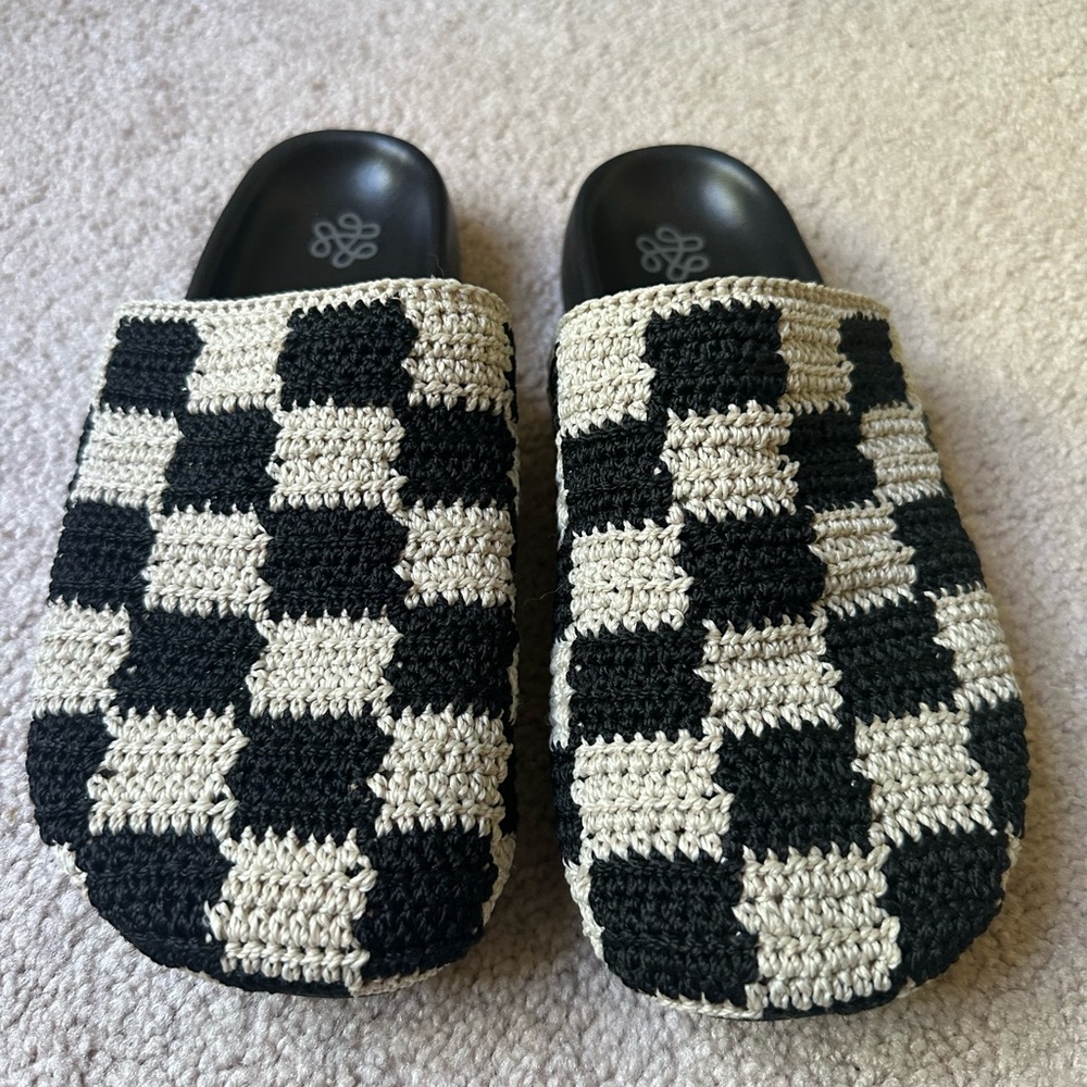The Sak Women's Bolinas Black White Checkered Crochet Clog - Picture 8 of 12